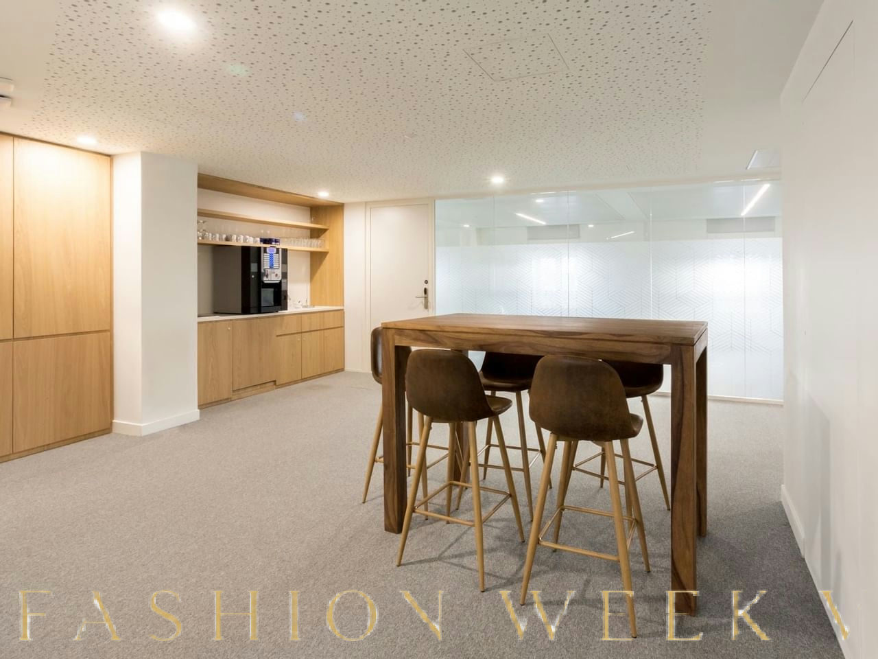 Espace de Coworking dans un Édifice du XIXe Siècle, 1 sqm, retail activation, pop-up rental in Paris, second interior view