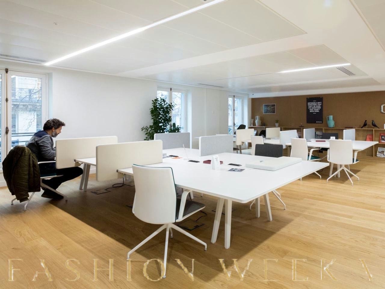 Espace de Coworking dans un Édifice du XIXe Siècle, 1 sqm, retail activation, pop-up rental in Paris, additional interior vi…