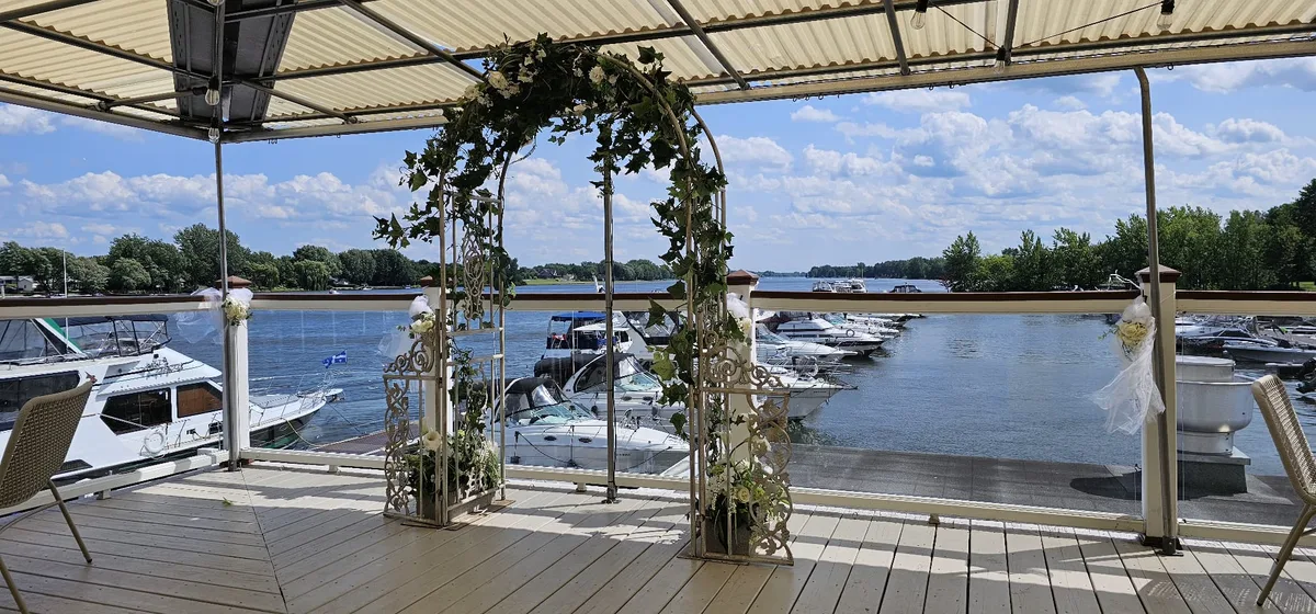Espace de réception avec vue sur la Rivière Richelieu, 191 sqm, private event, pop-up rental in Saint-Jean-sur-Richelieu, in…