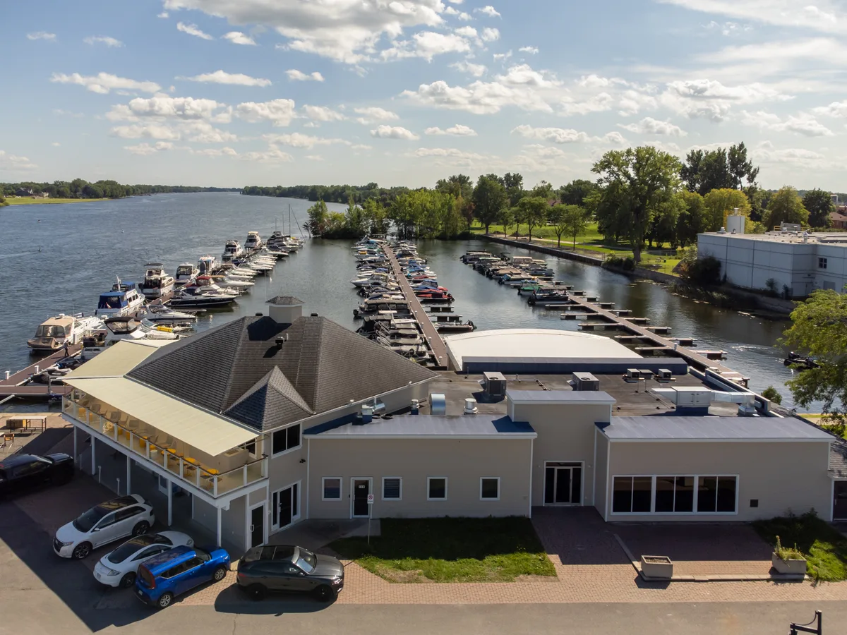 Espace de réception avec vue sur la Rivière Richelieu, 191 sqm, private event, pop-up rental in Saint-Jean-sur-Richelieu, se…