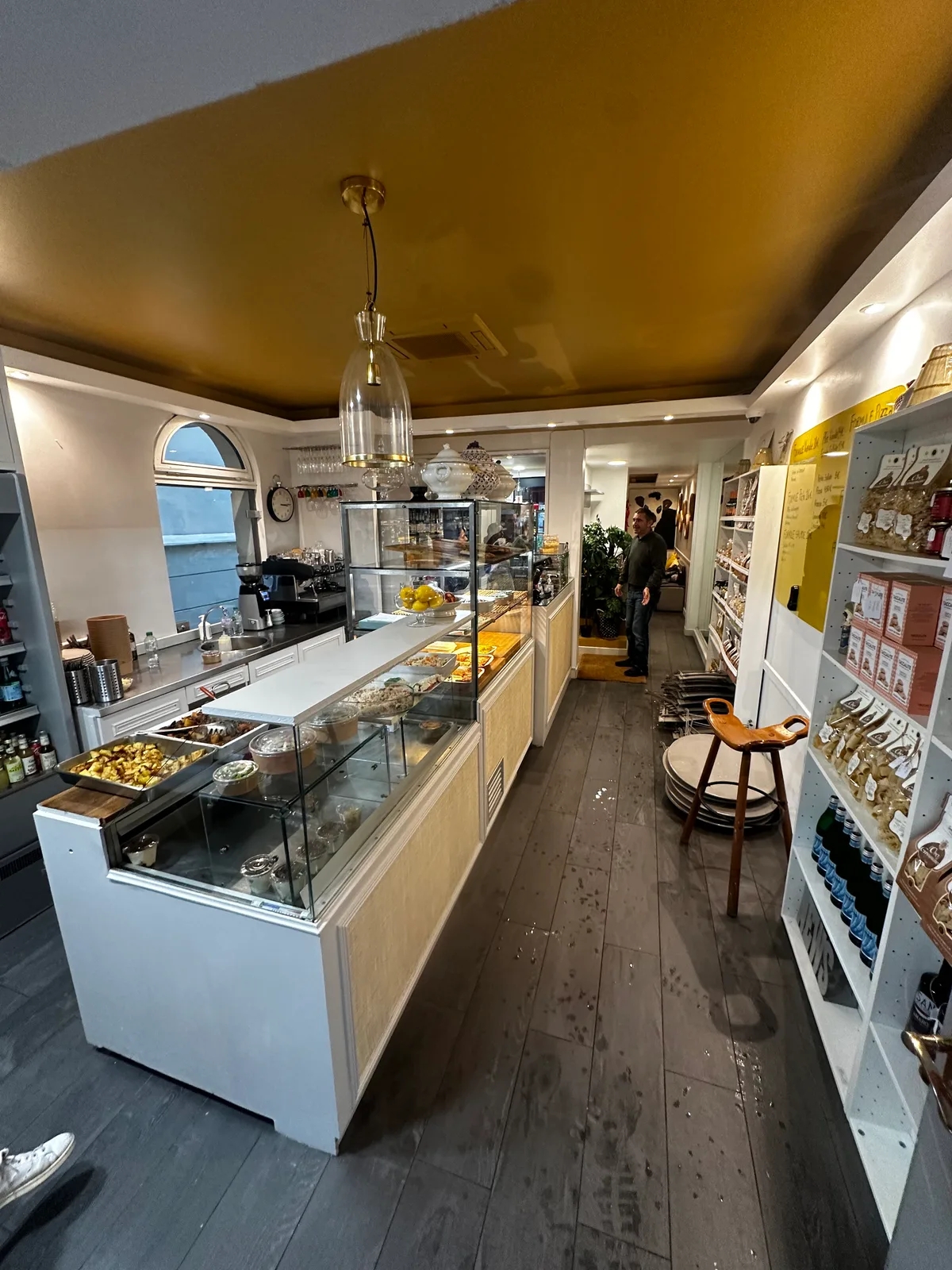Espace de Restaurant Familial à Louer dans le 16e Arrondissement, 90 sqm, pop up store in Paris, interior view