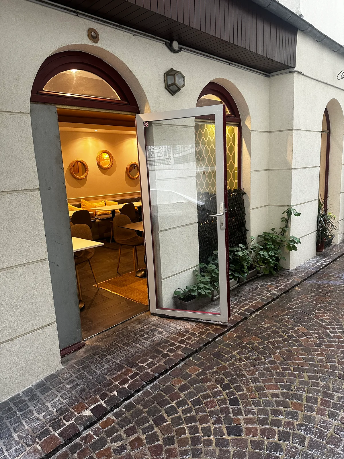 Espace de Restaurant Familial à Louer dans le 16e Arrondissement, 90 sqm, pop up store in Paris, third interior view