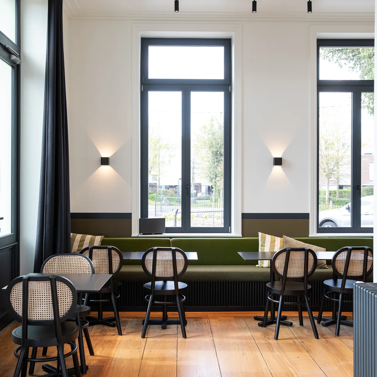 Espace de réunions et séminaires avec cuisine et éclairage naturel, 400 sqm, showroom presentation, pop-up rental in Villene…