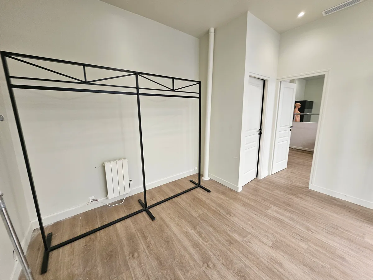 Espace de vente à partager - 30m² au cœur du Sentier, pop up store in Paris, third interior view