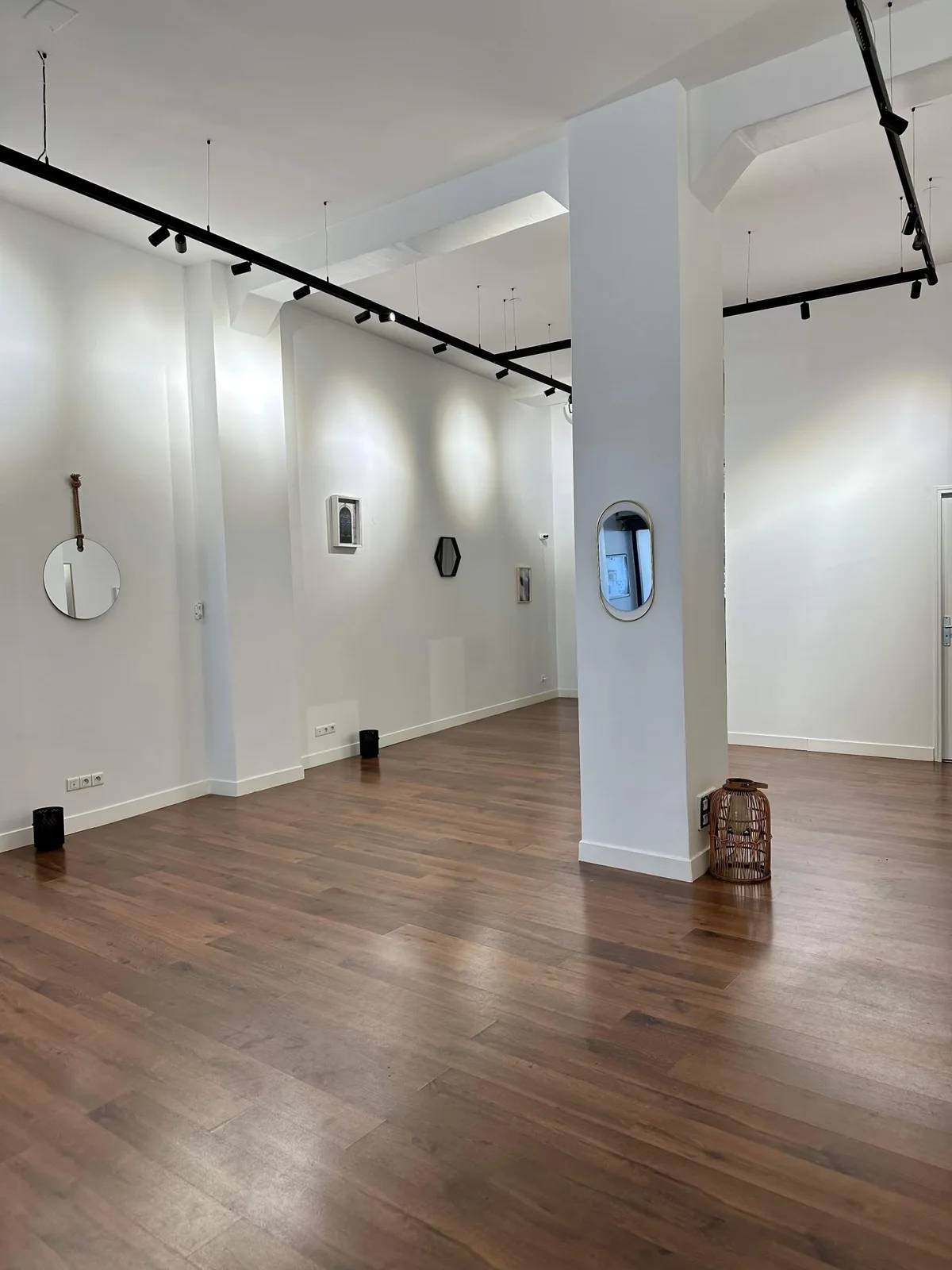 Espace de Vie Polyvalent avec Terrasse Intérieure, 80 sqm, art exhibition, pop-up rental in Marseille, second interior view