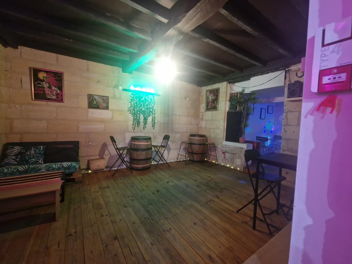 Espace Événementiel de 80 m² avec Cave, retail activation, pop-up rental in Bordeaux