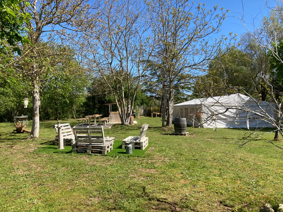 Espace évènementiel en bord de rivière, 1800 sqm, private event, pop-up rental in Épinouze, interior view