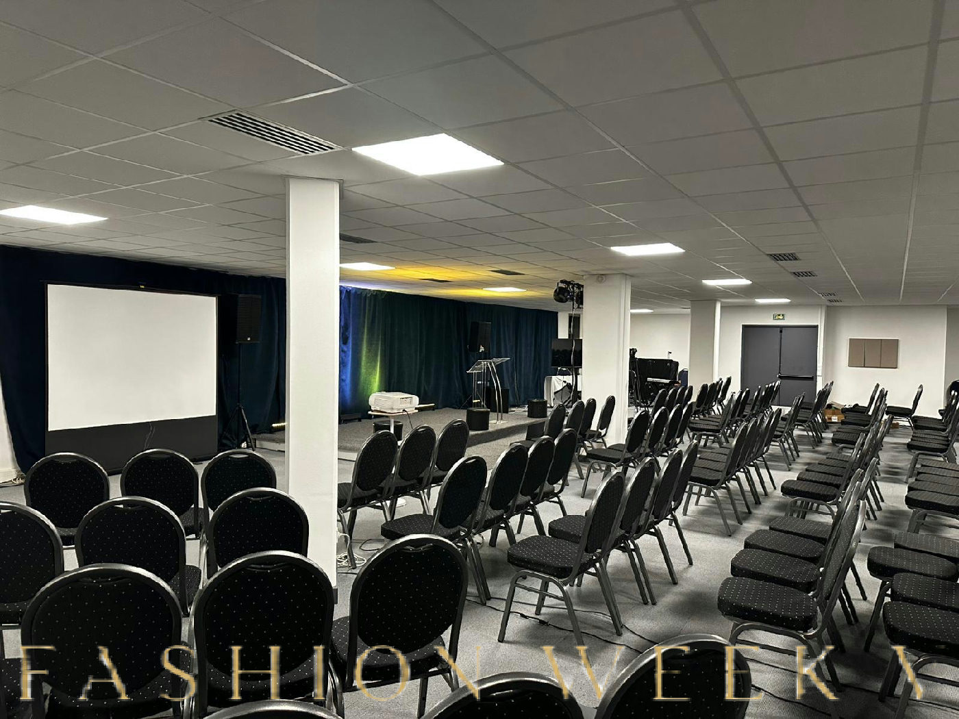 Espace Événementiel Moderne de 300 m² à Rueil-Malmaison, conference, pop-up rental, second interior view