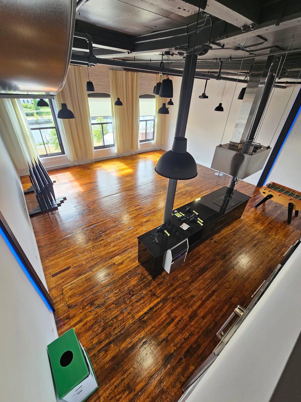 Espace Multifonctionnel au Bord du Canal Lachine, 167 sqm, workshop, pop-up rental in Montréal