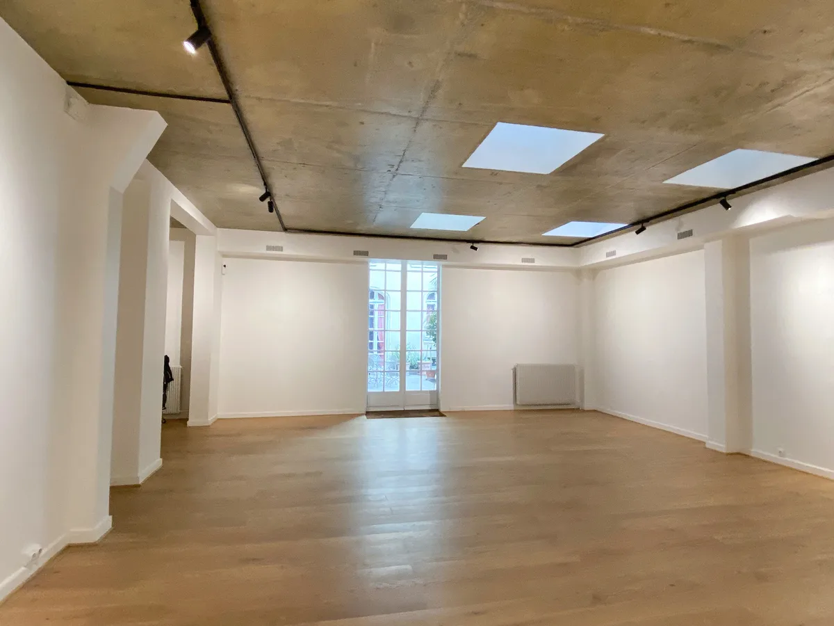 Espace polyvalent au cœur du 7e arrondissement de Paris, 100 sqm, art exhibition, pop-up rental