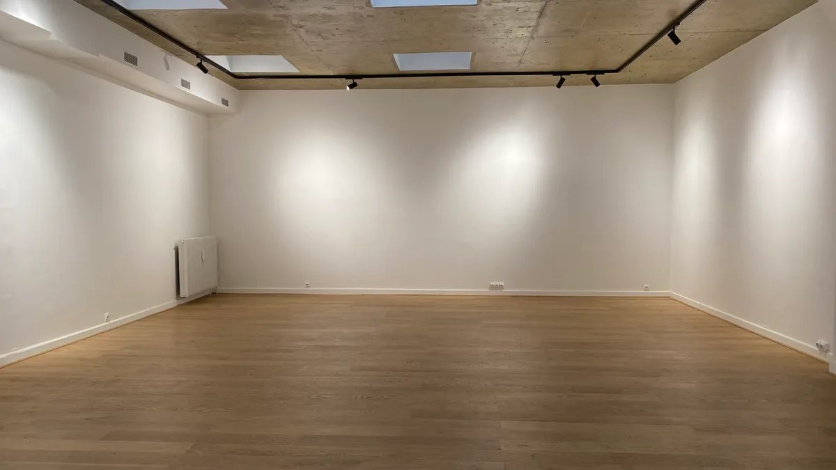 Espace polyvalent au cœur du 7e arrondissement de Paris, 100 sqm, art exhibition, pop-up rental, second interior view
