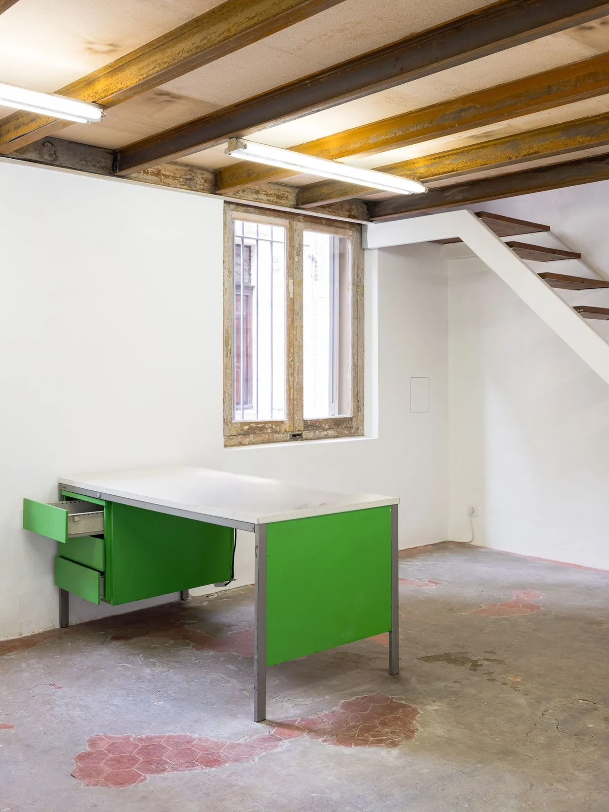 Espace Vide Sur Deux Niveaux Pour Événements, 37 sqm, pop up store in Marseille, interior view