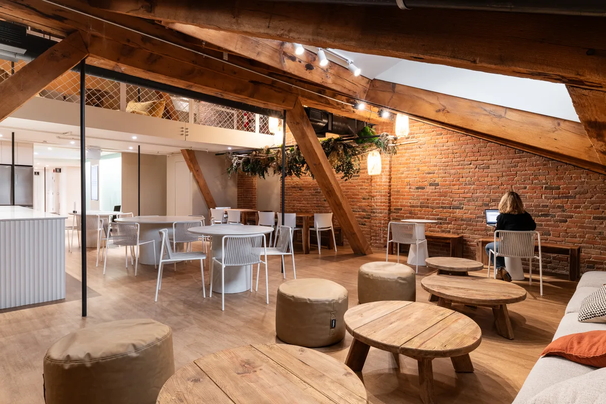 Espaces Évènementiels Contemporains au Vieux-Port, 93 sqm, retail activation, pop-up rental in Montréal