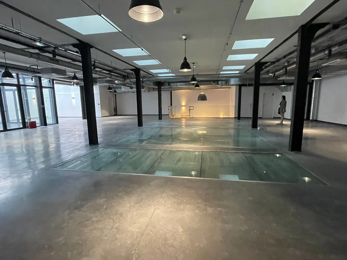 Exceptional 960m2 Gallery Space Near Tuileries, 960 sqm, showroom presentation, pop-up rental in Paris