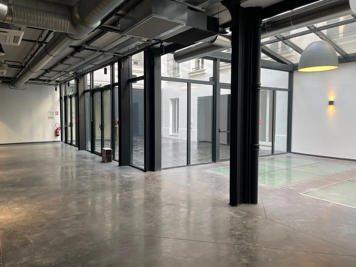 Exceptional 960m2 Gallery Space Near Tuileries, 960 sqm, showroom presentation, pop-up rental in Paris, third interior view
