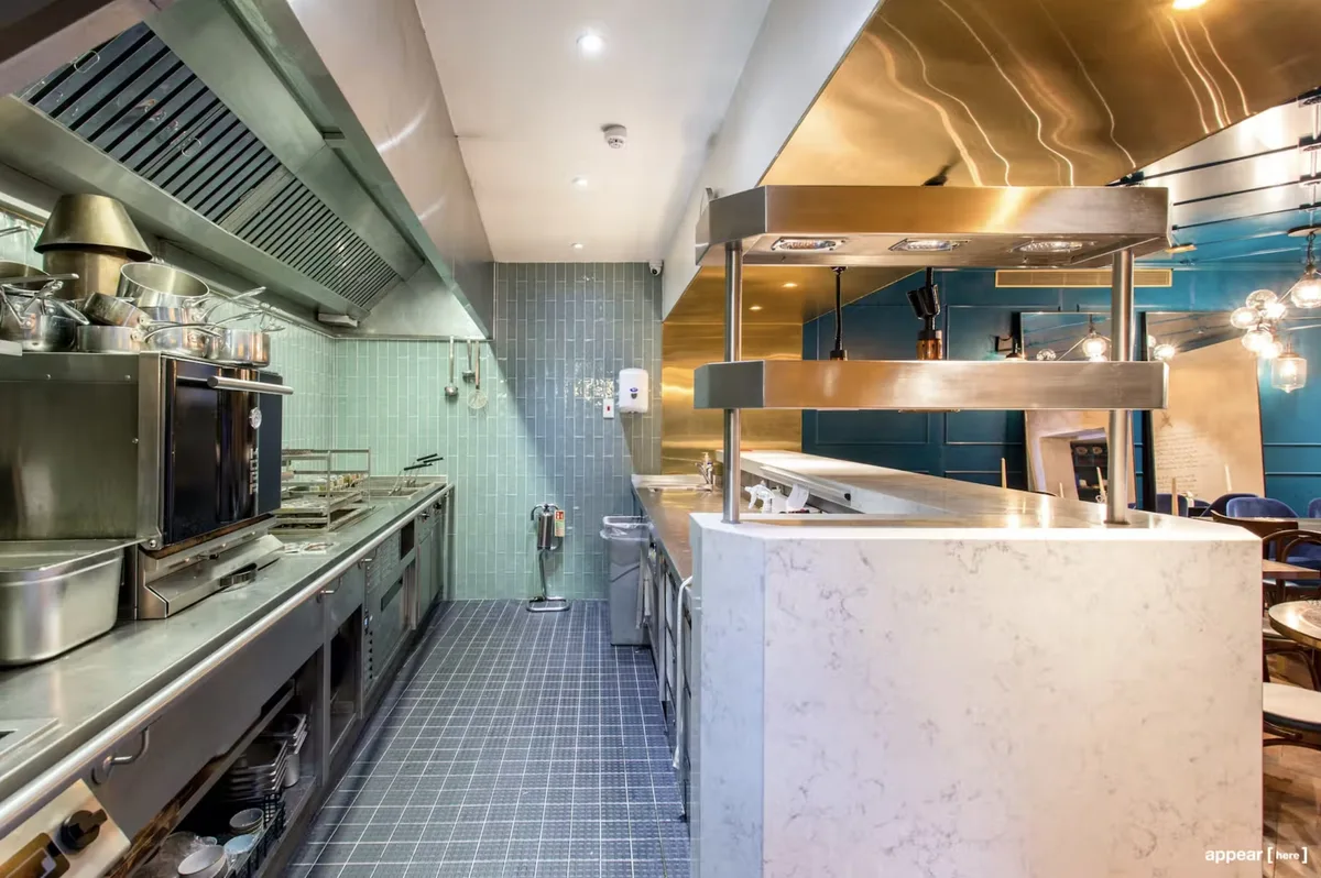Exceptional Commercial Space on Northcote Road, 93 sqm, retail activation, pop-up rental in Greater London, third interior v…