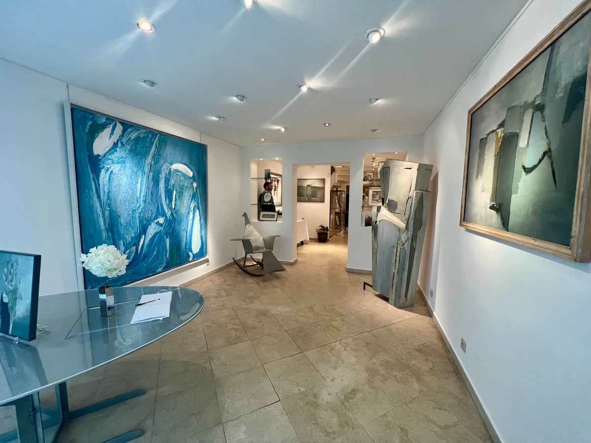 Exceptional Commercial Space with Independent Studio, 85 sqm, pop up store in Paris