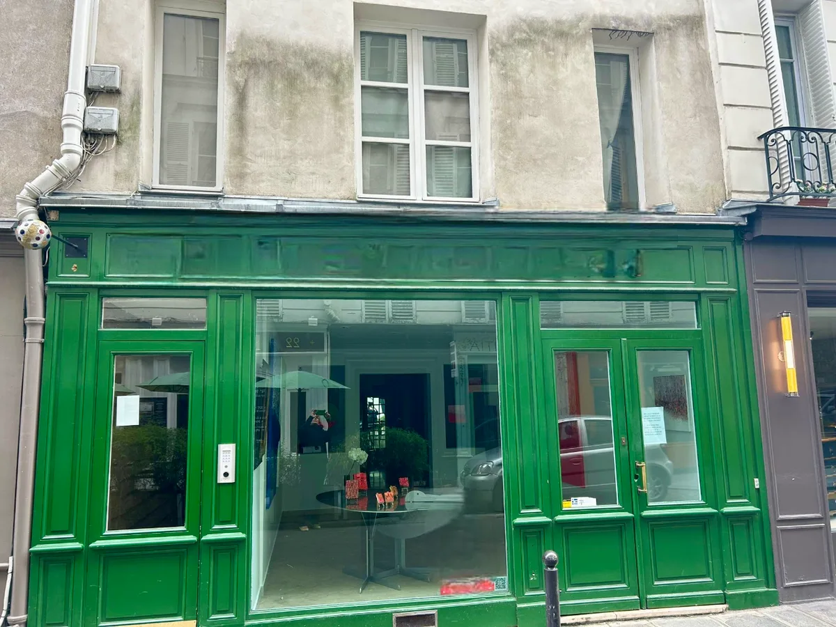 Exceptional Commercial Space with Independent Studio, 85 sqm, pop up store in Paris, interior view