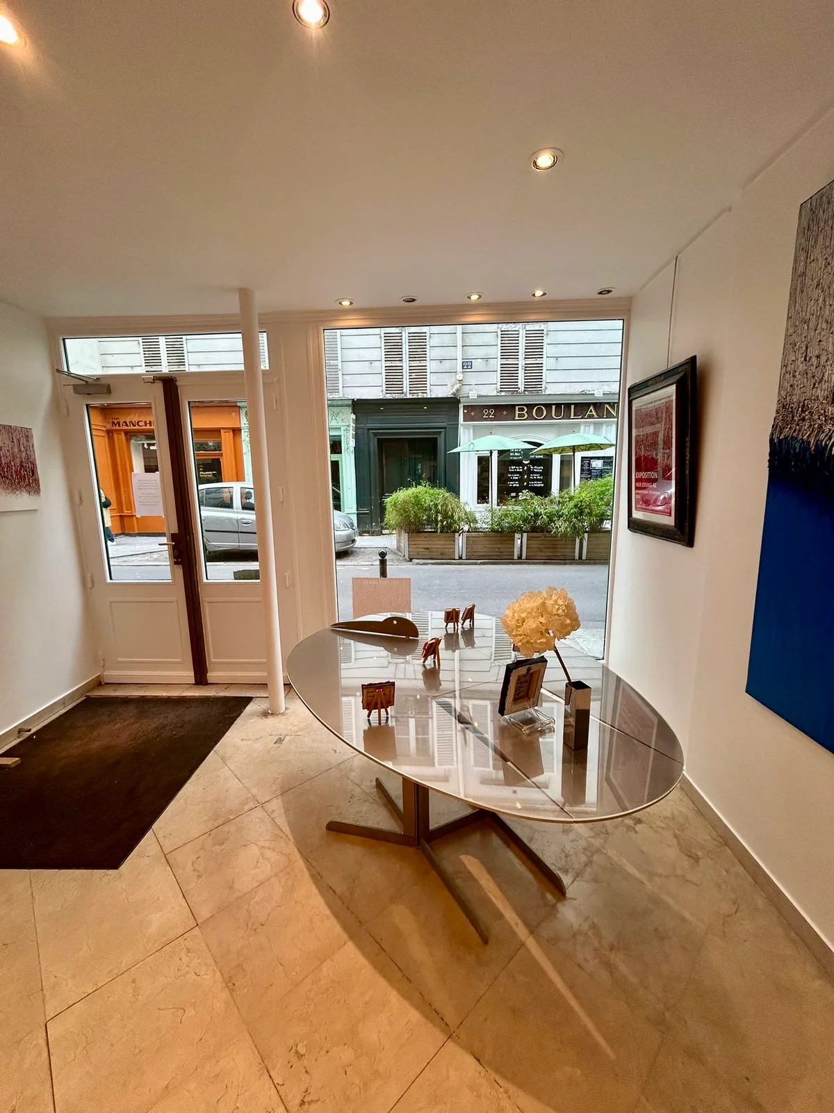 Exceptional Commercial Space with Independent Studio, 85 sqm, pop up store in Paris, second interior view