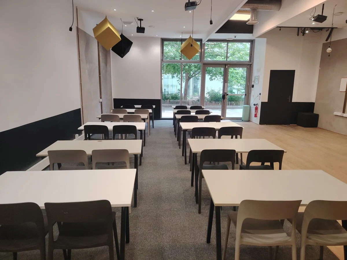 Exceptional Event Space with Versatile Layout, 280 sqm, corporate event, pop-up rental in Paris, additional interior view