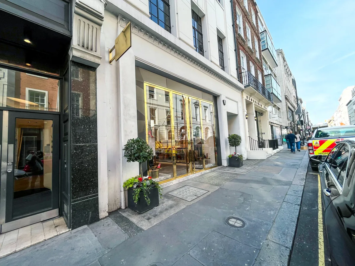 Exceptional Retail Space on Albemarle Street, Mayfair, 227 sqm, pop up store in Greater London, second interior view