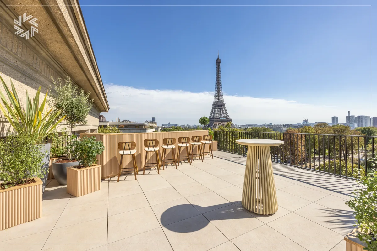 Exceptional Rooftop with Seine and Eiffel Tower Views, 436 sqm, showroom presentation, pop-up rental in Paris, interior view