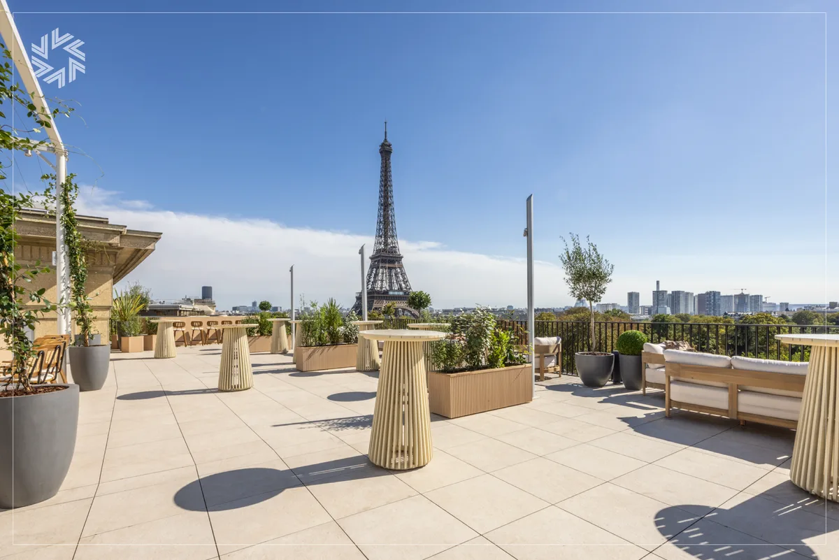 Exceptional Rooftop with Seine and Eiffel Tower Views, 436 sqm, showroom presentation, pop-up rental in Paris, second interi…