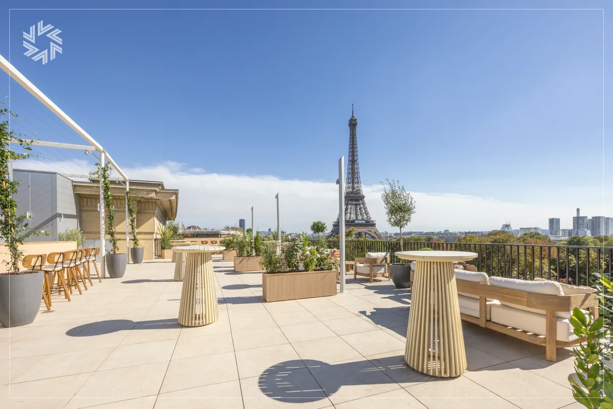Exceptional Rooftop with Seine and Eiffel Tower Views, 436 sqm, showroom presentation, pop-up rental in Paris, third interio…