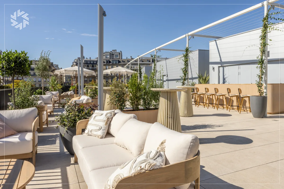Exceptional Rooftop with Seine and Eiffel Tower Views, 436 sqm, showroom presentation, pop-up rental in Paris, additional in…