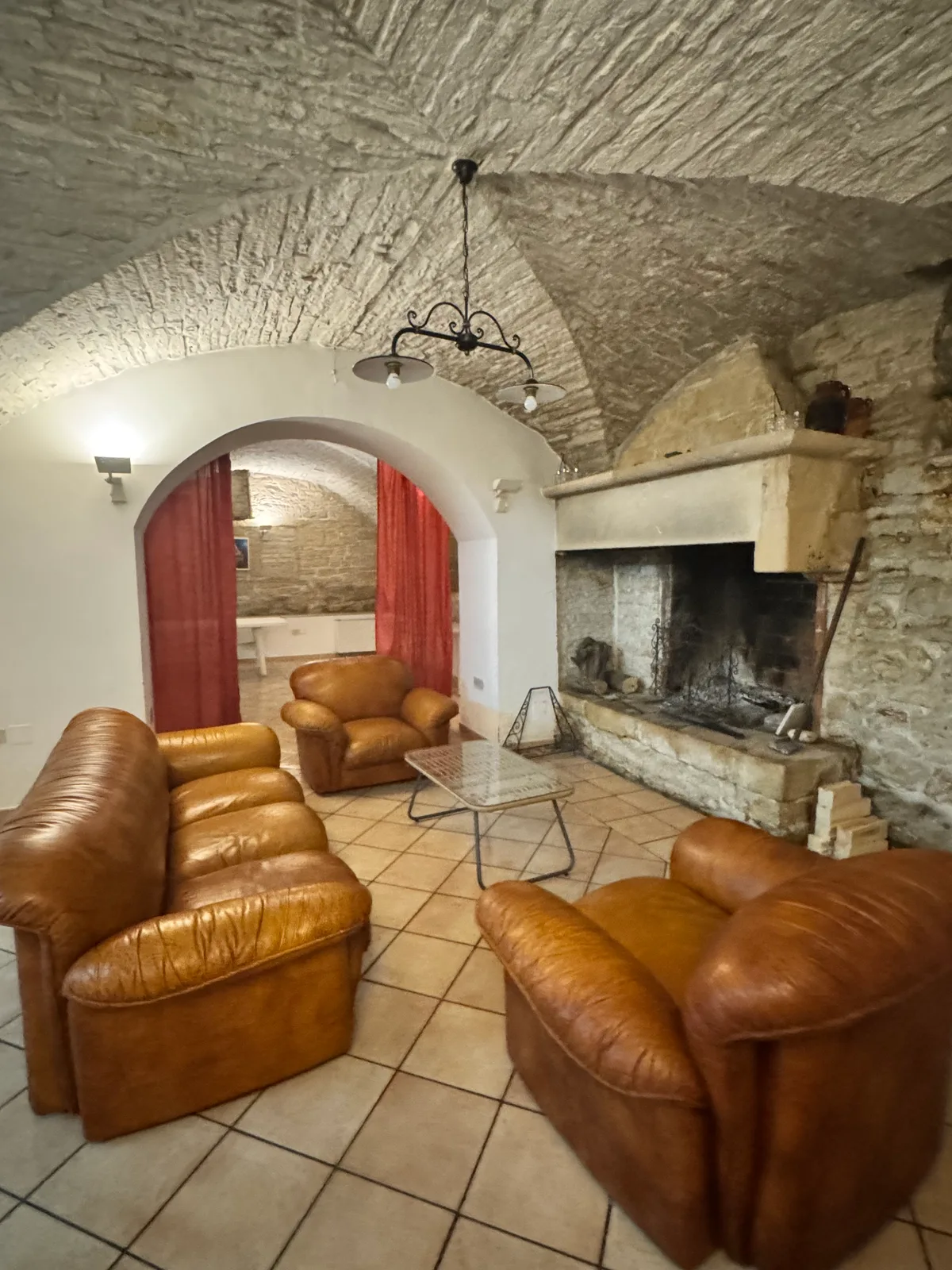 Exclusive Event Space in Elegant Historic Building, 200 sqm, private event, pop-up rental in Terlizzi, second interior view