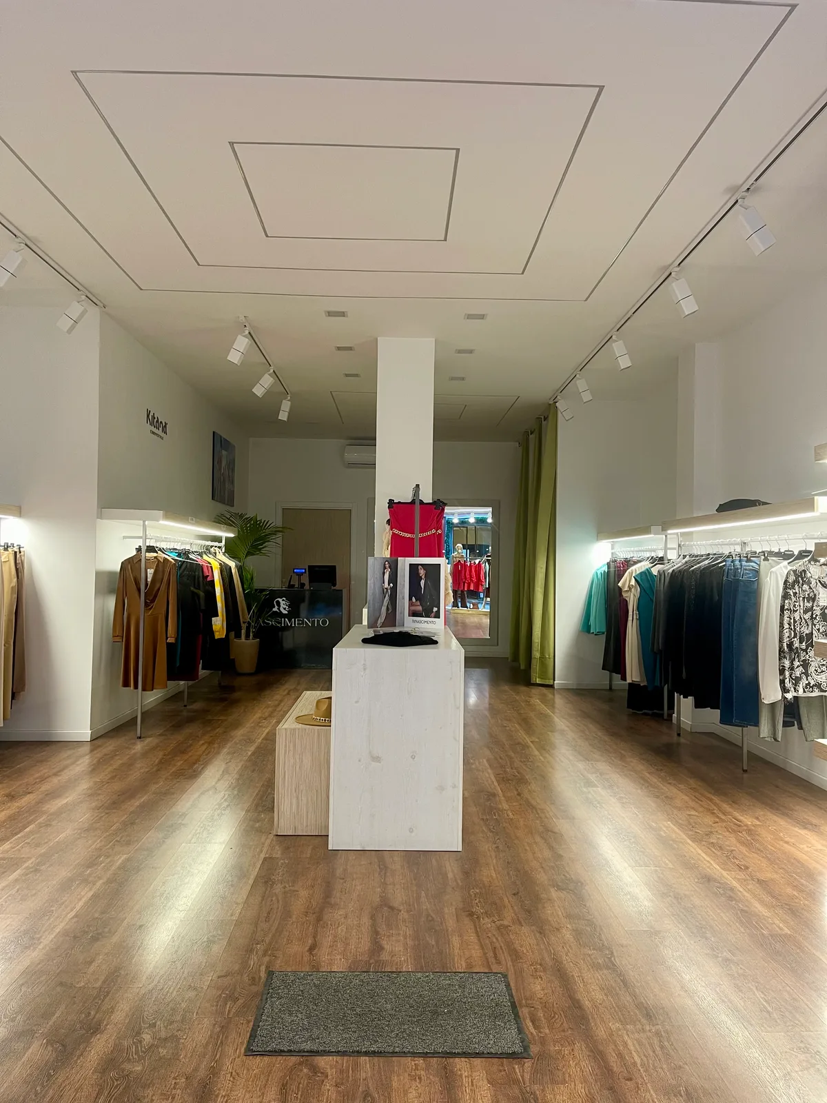 Exclusive Pop-Up Space for Rent in Fano's Historic Center, 90 sqm, pop up store, interior view
