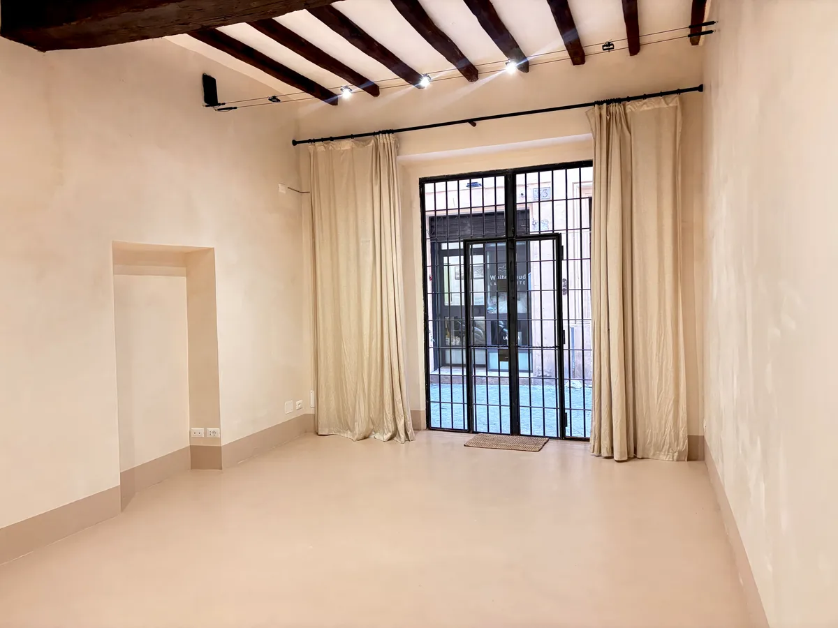 Exclusive Temporary Space in Historic Rome, 40 sqm, pop up store in Roma