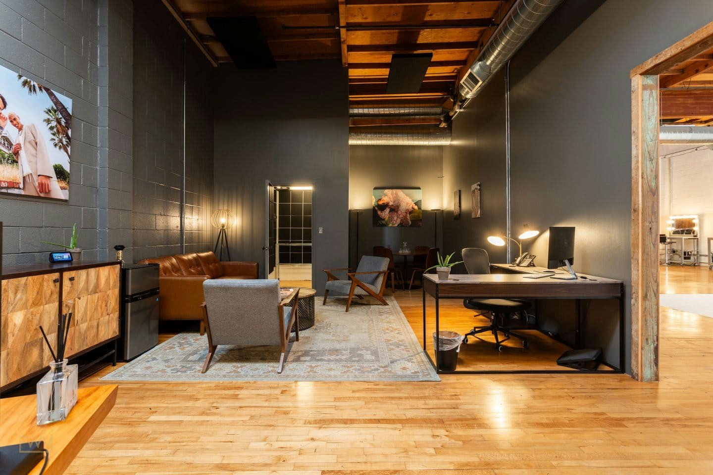 Executive Meeting Room in Silver Lake, Los Angeles, 112 sqm, corporate event, pop-up rental