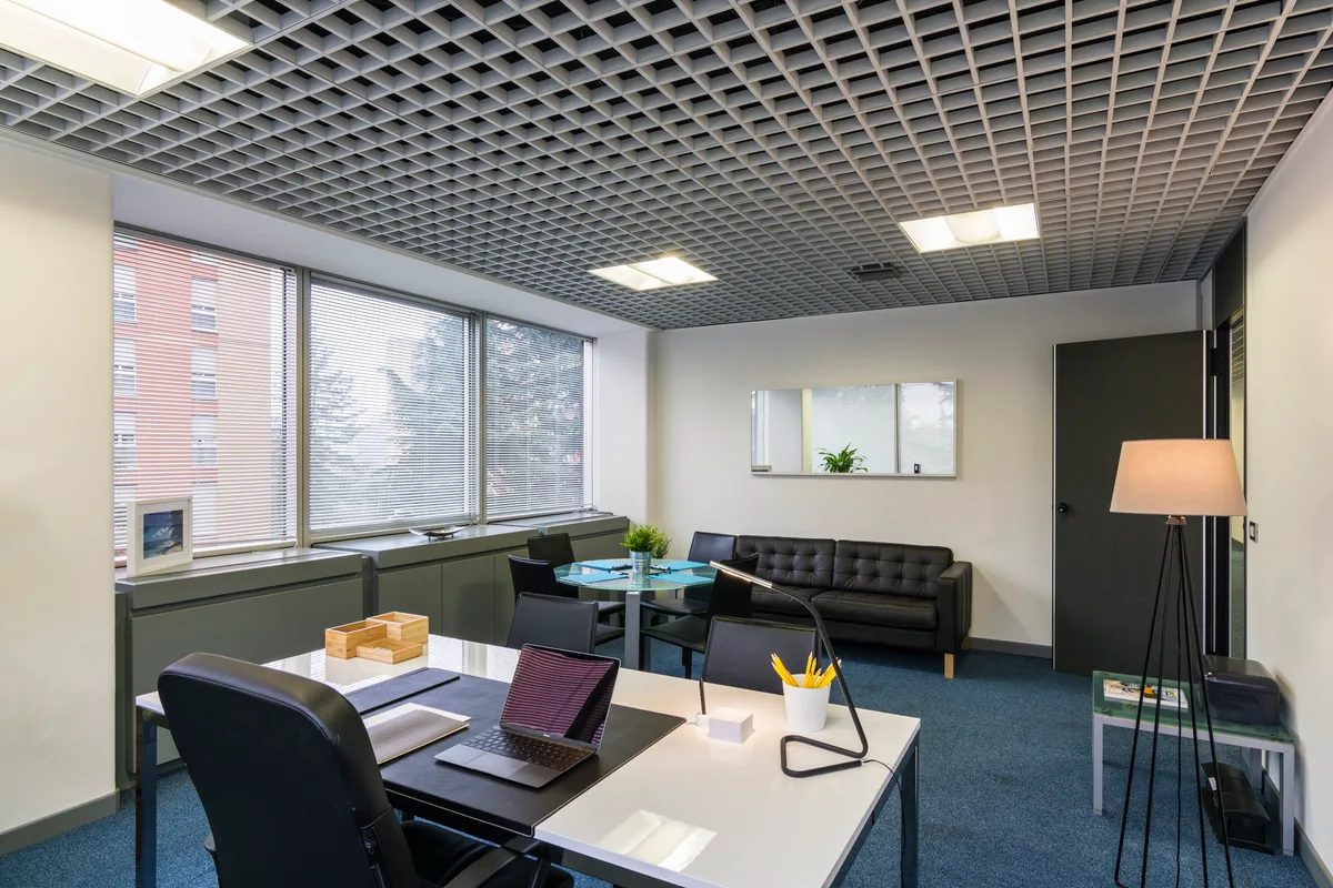 Executive Office Space with Comprehensive Services, 70 sqm, showroom presentation, pop-up rental in Milano