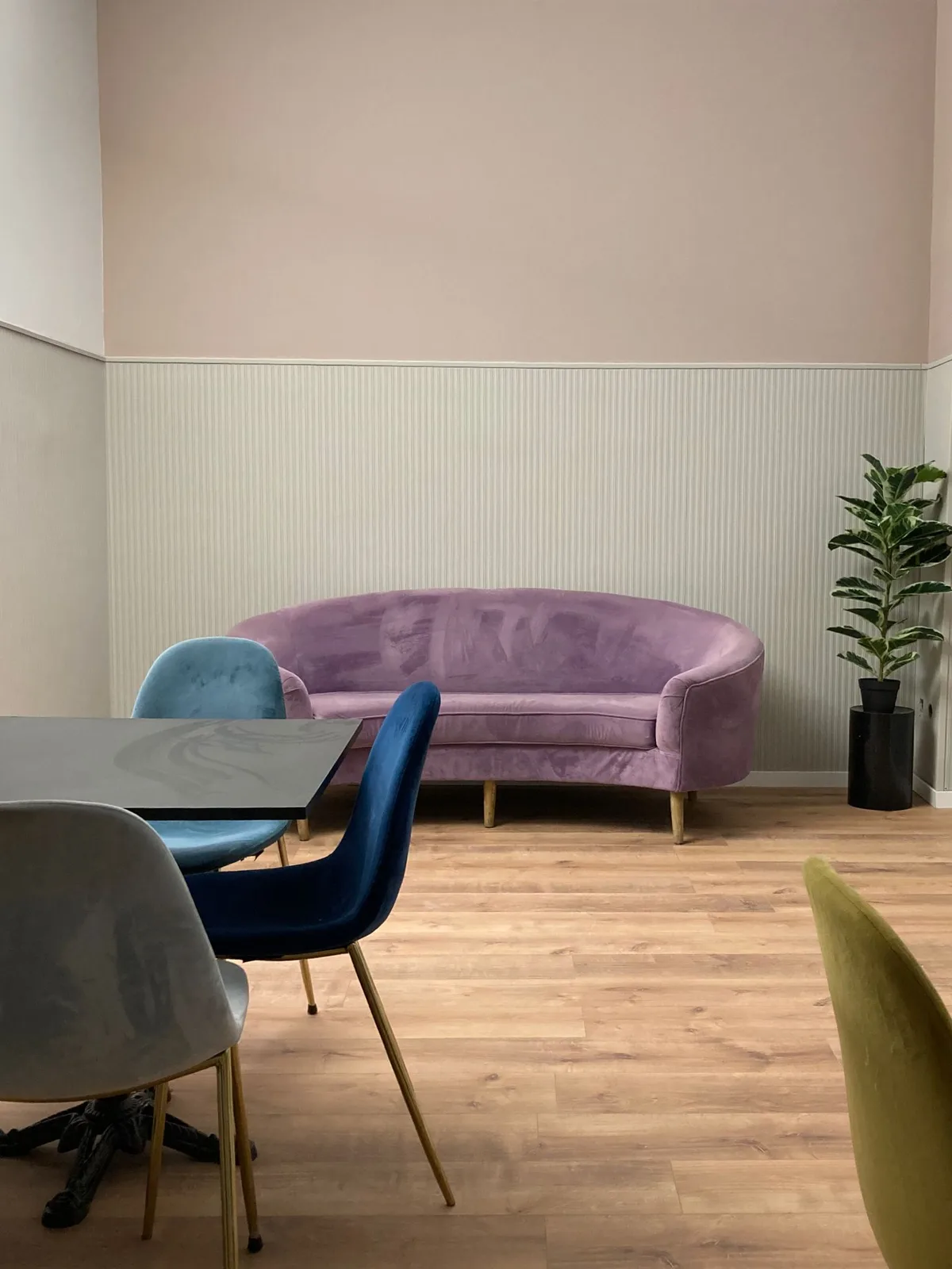 Executive Office Space with Comprehensive Services, 70 sqm, showroom presentation, pop-up rental in Milano, interior view
