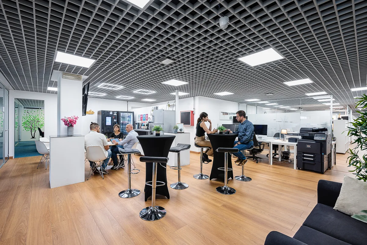 Executive Office Space with Comprehensive Services, 70 sqm, showroom presentation, pop-up rental in Milano, additional inter…