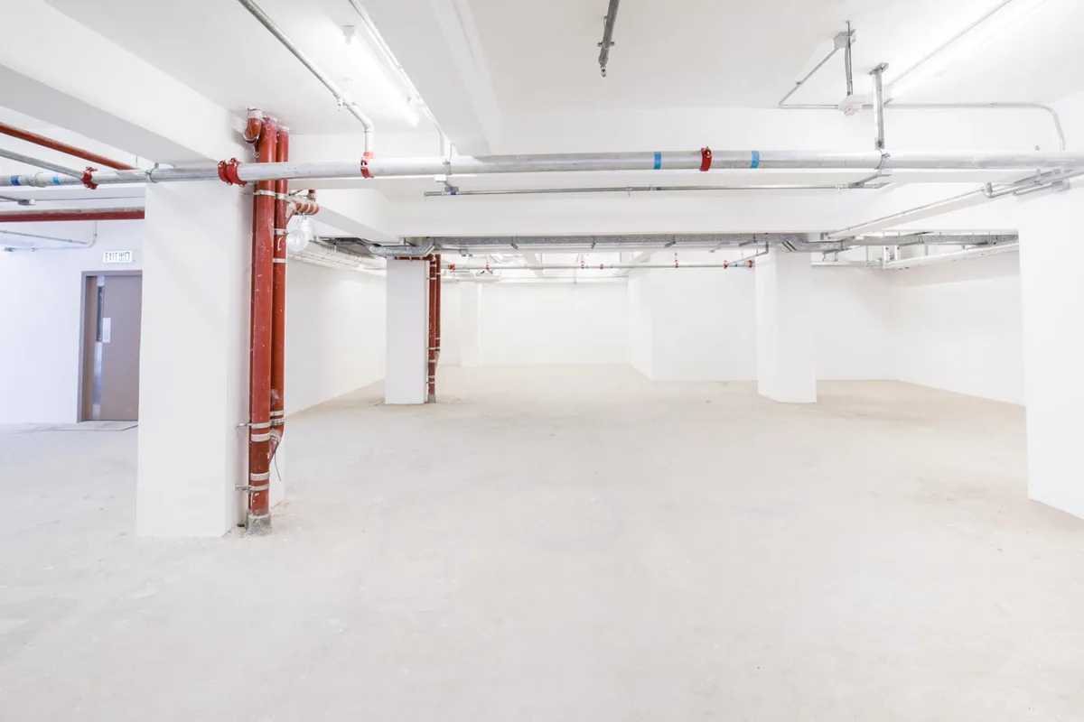 Expansive 16,823 Sq Ft Pop-Up Retail Space, 1563 sqm, pop up store in Hong Kong, interior view