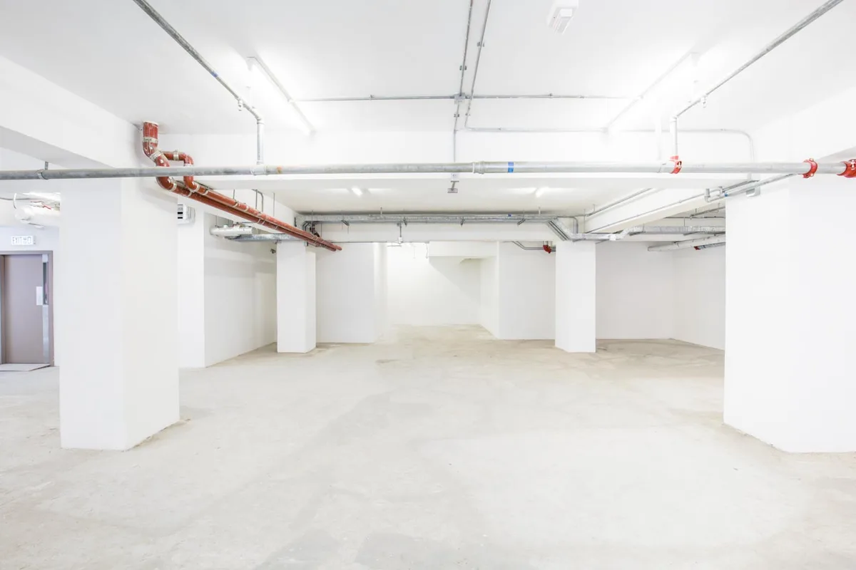Expansive 16,823 Sq Ft Pop-Up Retail Space, 1563 sqm, pop up store in Hong Kong, third interior view