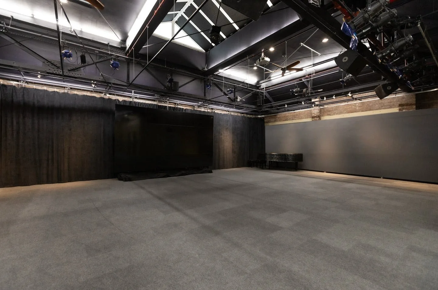 Expansive Loft with High Ceilings in Midtown Manhattan — 3