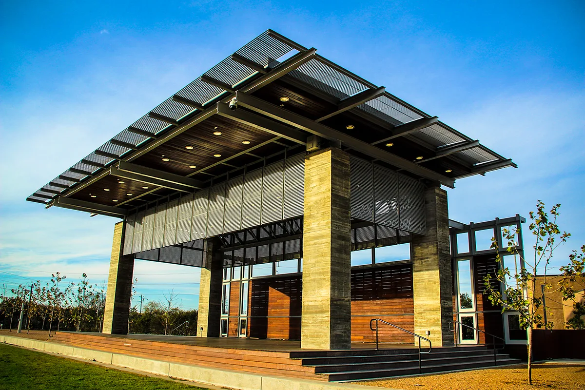 Expansive Outdoor Venue with Downtown Houston Skyline Views, 7600 sqm, corporate event, pop-up rental, additional interior v…