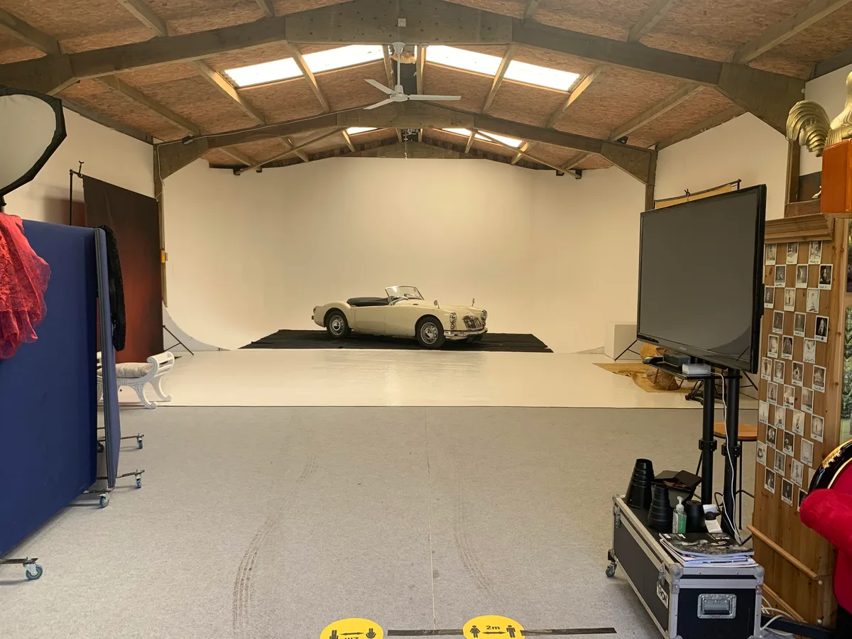 Expansive Photography and Video Studio in Picturesque Setting, 247 sqm, photo shoot, pop-up rental in Somerset