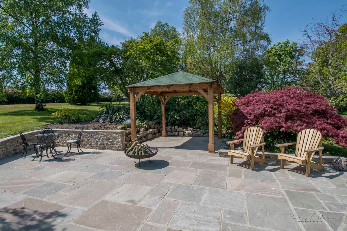 Expansive Photography and Video Studio in Picturesque Setting, 247 sqm, photo shoot, pop-up rental in Somerset, third interi…
