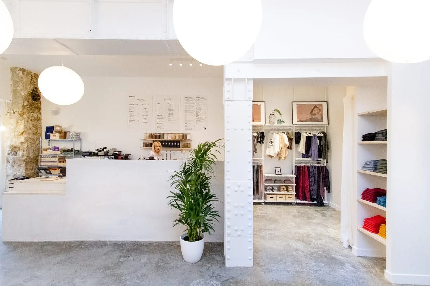 Expansive Showroom in Sentier Montorgueil, Paris — 3