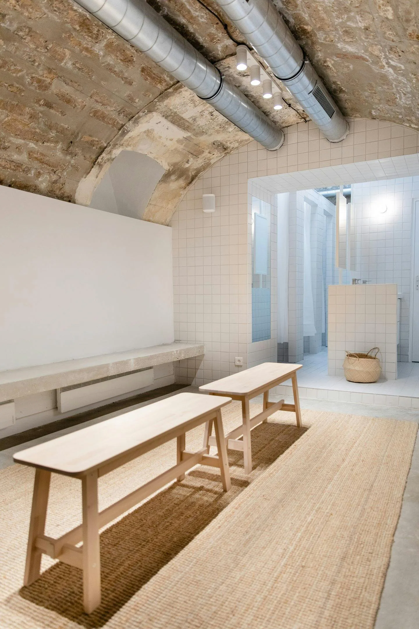 Expansive Showroom in Sentier Montorgueil, Paris — 4