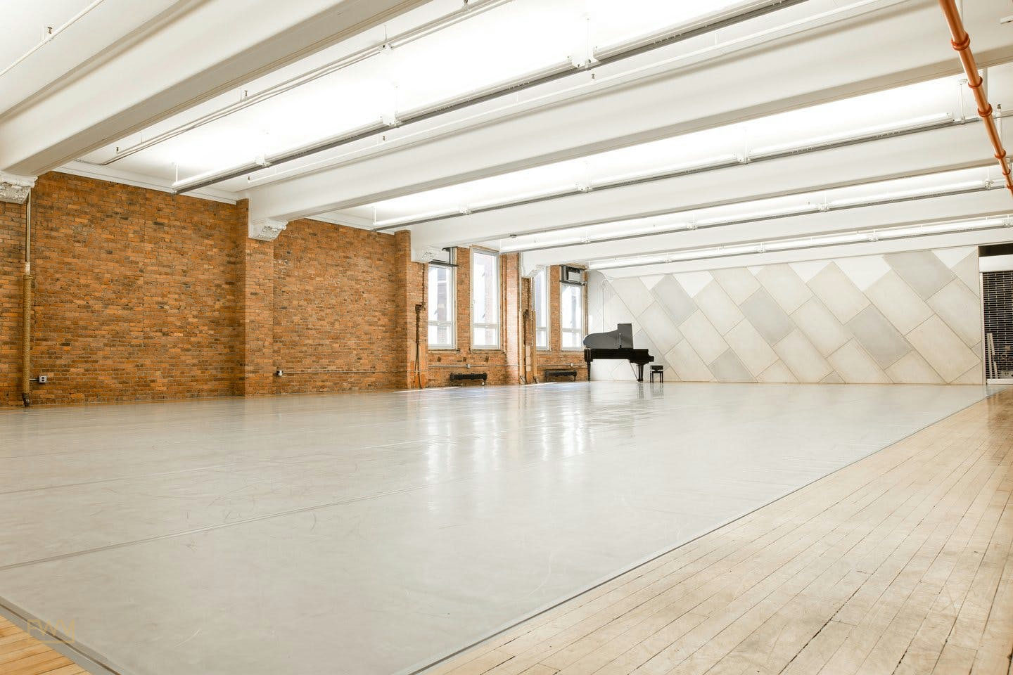 Expansive Studio for Production and Gallery Use in New York, 282 sqm, gallery showing, pop-up rental