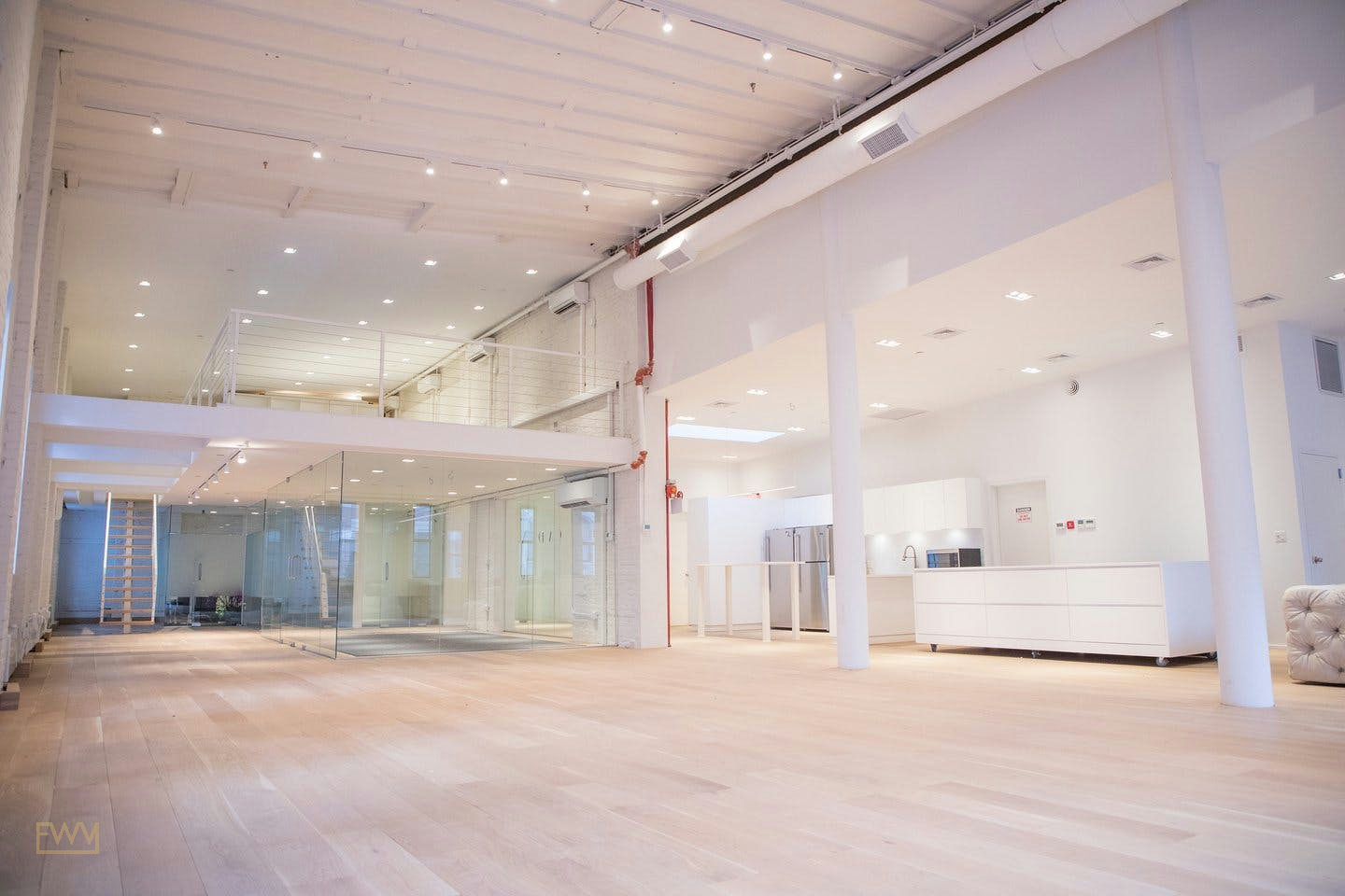 Exposed White Brick Tribeca Penthouse, 325 sqm, pop up store in New York