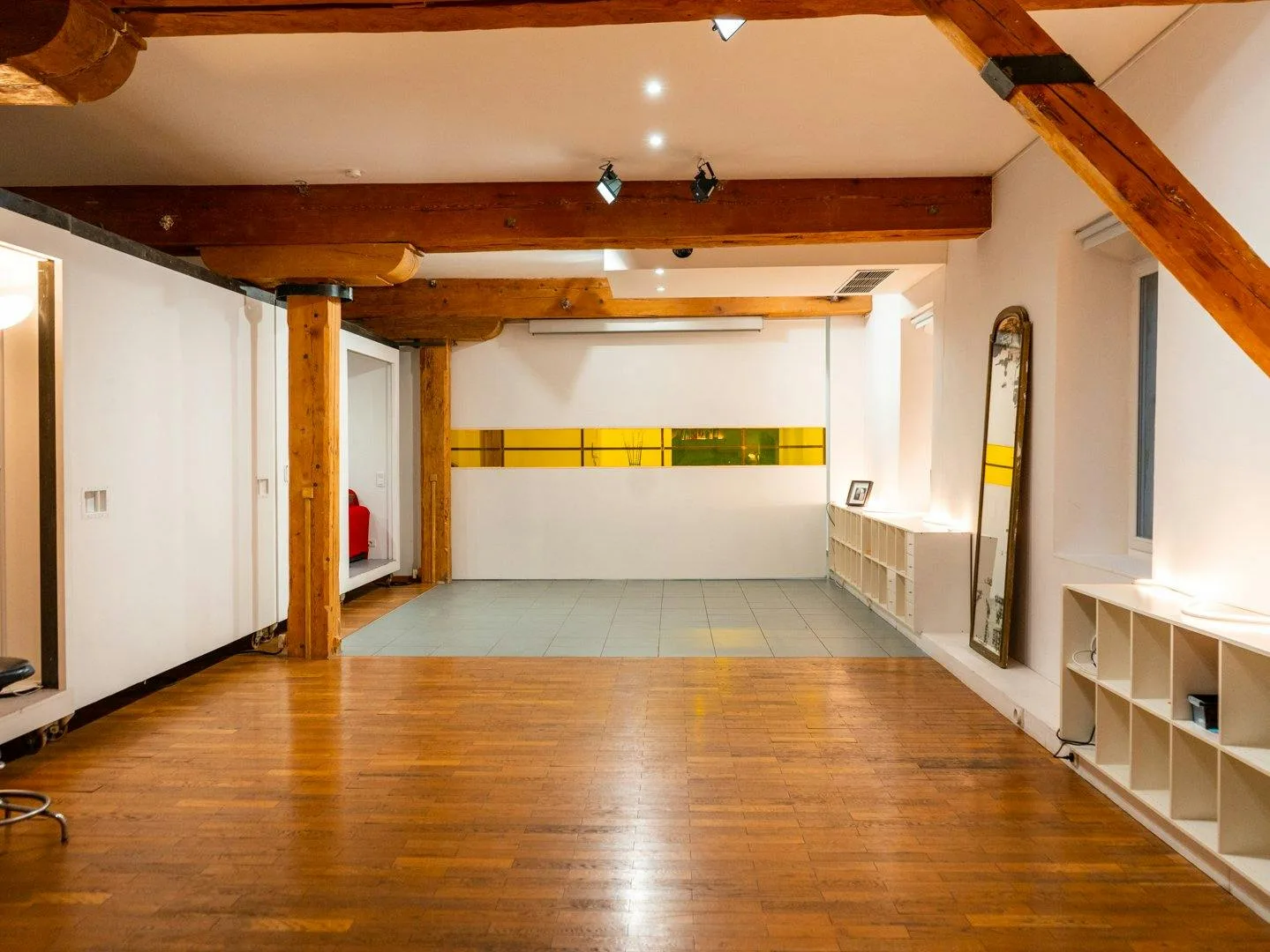 Flexible 220 sqm Commercial Space in Marseille — 2