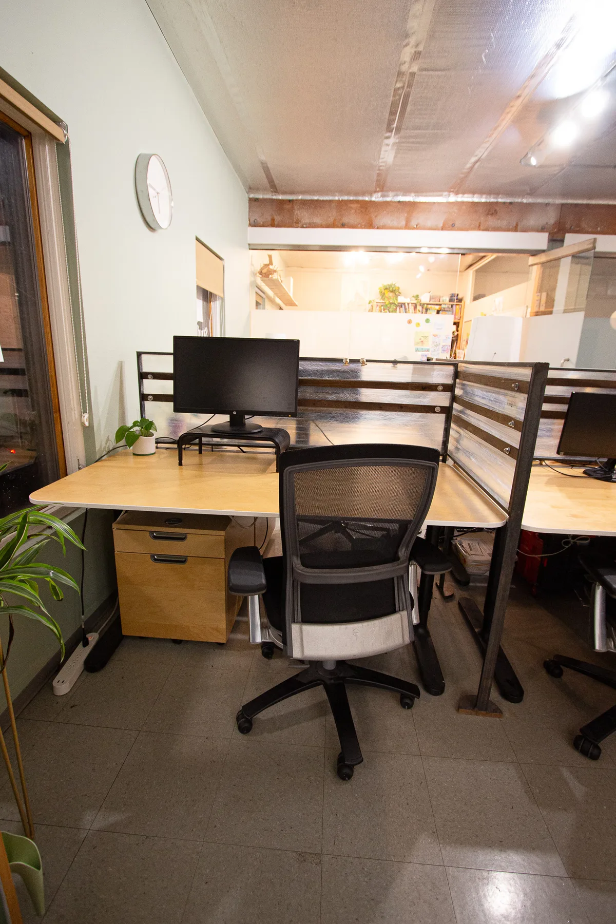 Flexible Desk Options for Professional Workspaces, 1 sqm, corporate event, pop-up rental in Los Angeles