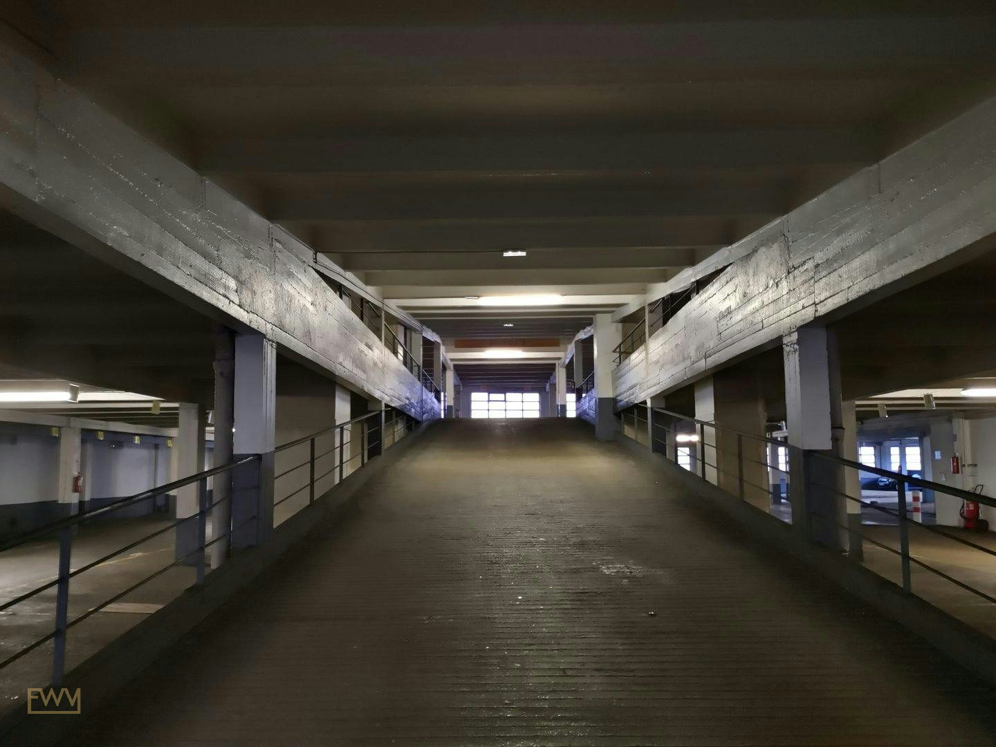 Former Industrial Garage with Rooftop in Paris 18th, 10000 sqm, showroom presentation, pop-up rental, third interior view