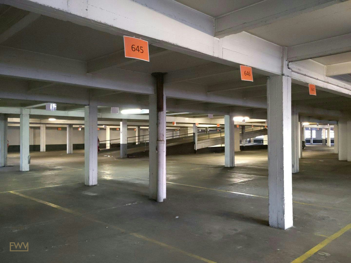 Former Industrial Garage with Rooftop in Paris 18th, 10000 sqm, showroom presentation, pop-up rental, additional interior vi…